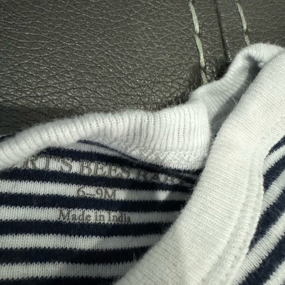 Like New Burt’s Bees 2 piece Romper Set 6-9 Months - Picture 4 of 4